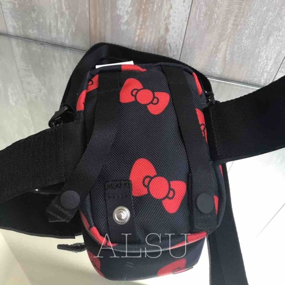 Conv&Hello Kitty Mini Crossbody Bag Comms Black W - Picture 7 of 8